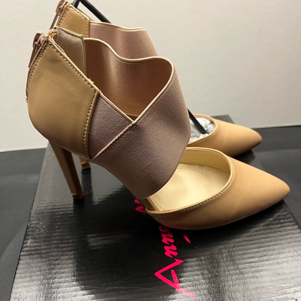 Women’s Anne Michel - Size 6 - Brand new in box